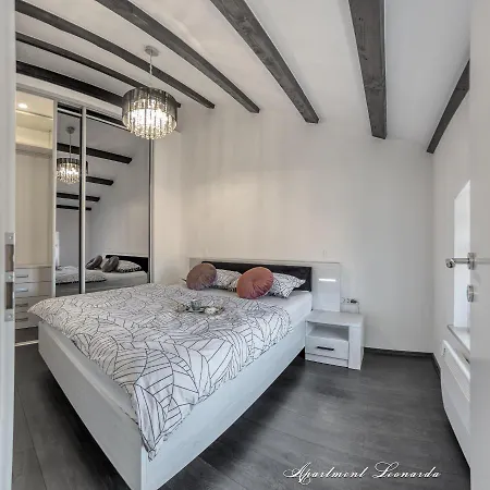 Penthouse Leonarda With Private Parking *